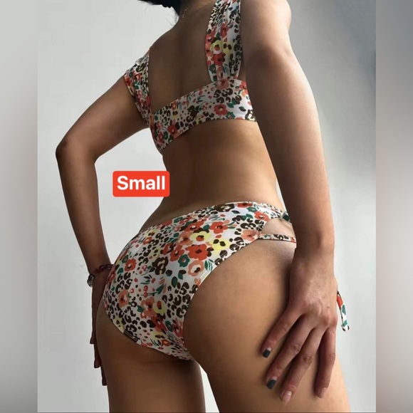 Two-Piece Multicolor Swimsuit - Picture 3 of 5